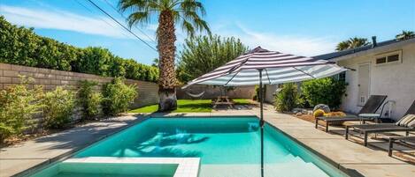 Lämmitetty uima-allas