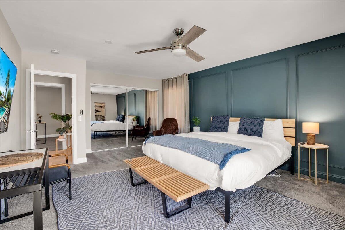 4 bedrooms, iron/ironing board, WiFi, bed sheets