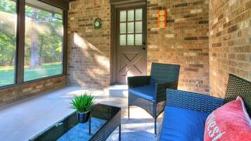 Rumah Khas, 3 kamar tidur, Bebas Asap Rokok, dapur | Teras/patio