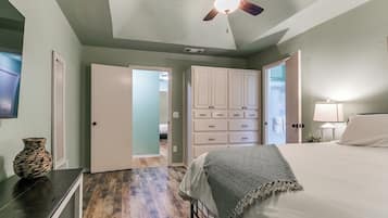 Signature House, 3 Bedrooms, Non Smoking, Kitchen | 3 bedrooms, individually decorated, individually furnished, free WiFi