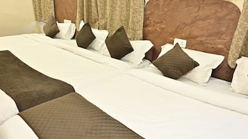 Deluxe Quadruple Room | Living area