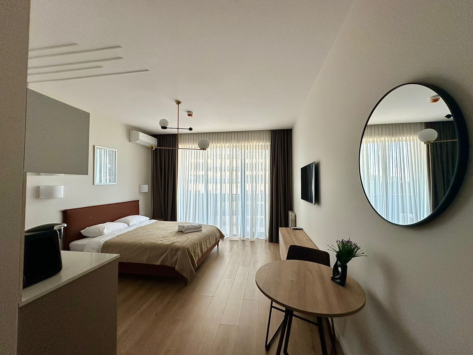 Standard Studio | Laptop workspace, free WiFi, bed sheets