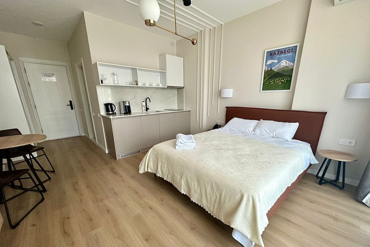 City Studio | Laptop workspace, free WiFi, bed sheets