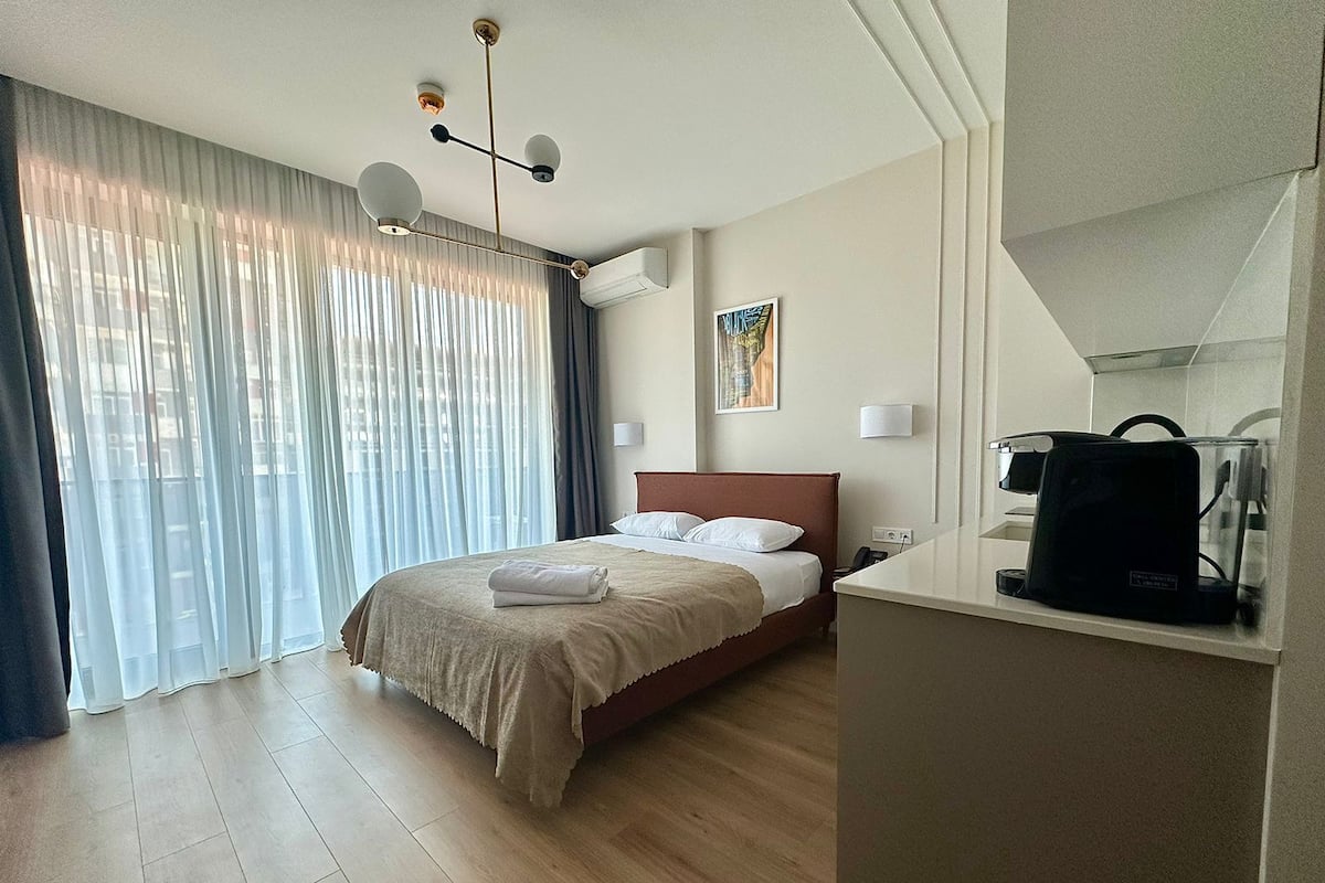 City Studio | Laptop workspace, free WiFi, bed sheets