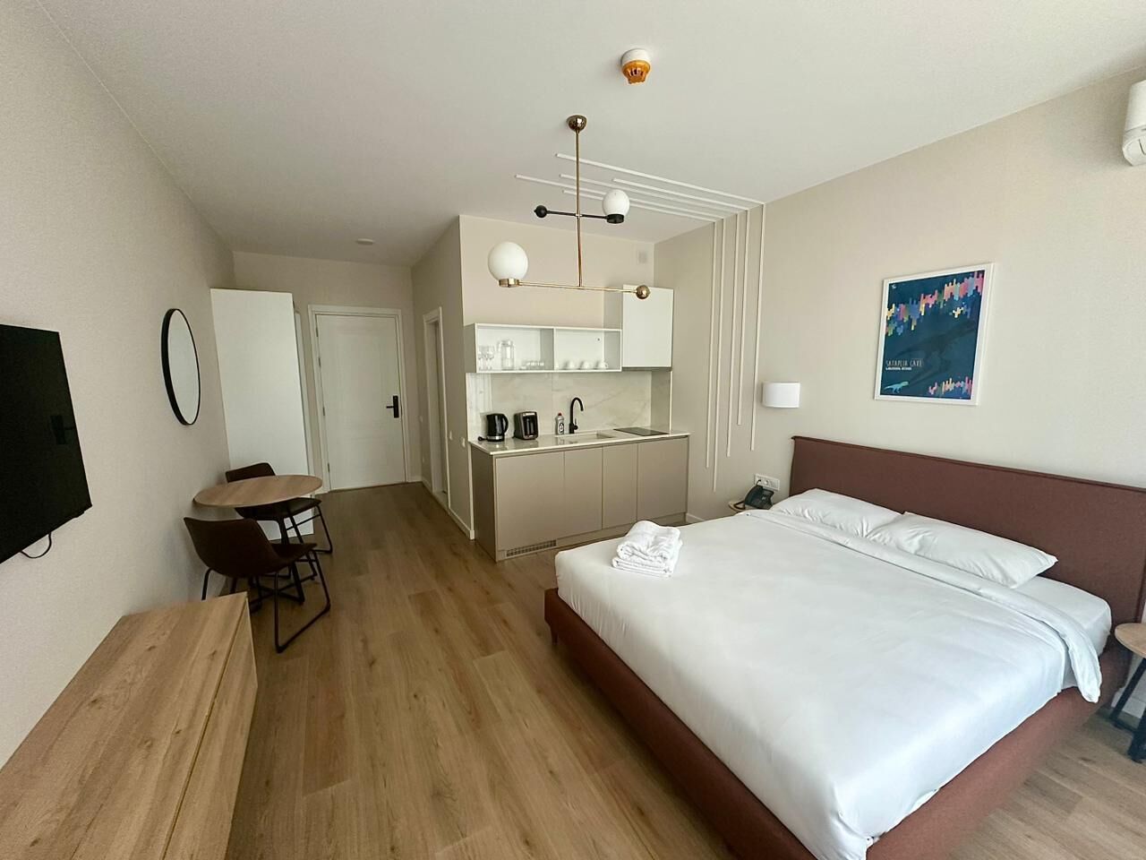 Standard Studio | Laptop workspace, free WiFi, bed sheets