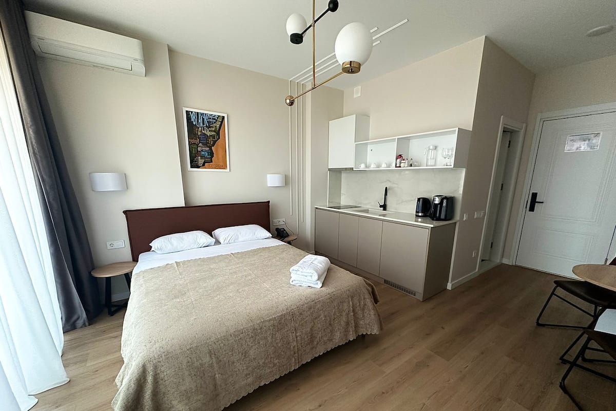 Standard-Studio, Stadtblick | 1 Schlafzimmer, laptopgeeigneter Arbeitsplatz, kostenloses WLAN