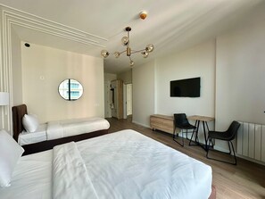 Laptop workspace, free WiFi, bed sheets - Nova Concierge (Batumi)