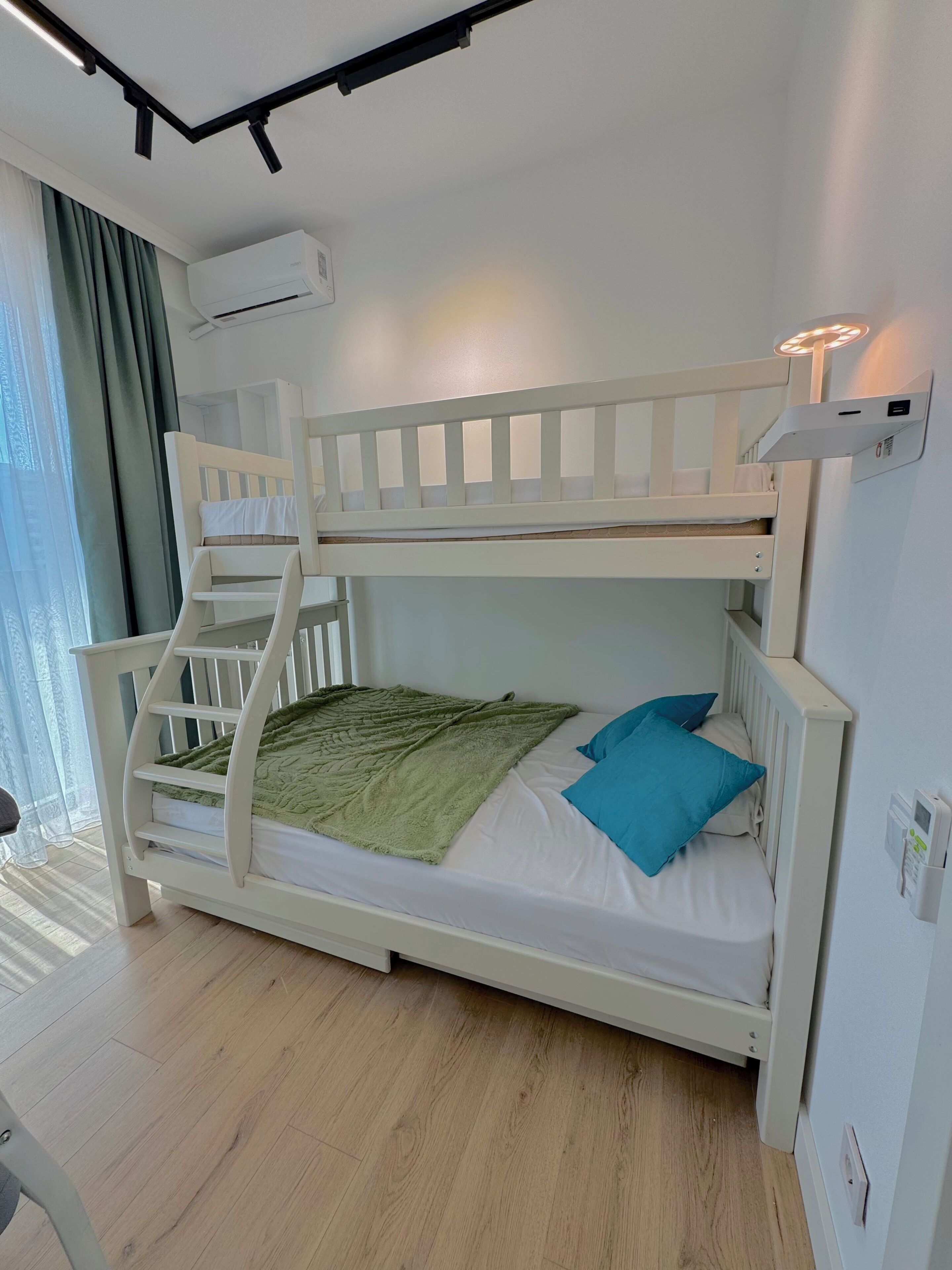 Superior Apartment | Laptop workspace, free WiFi, bed sheets