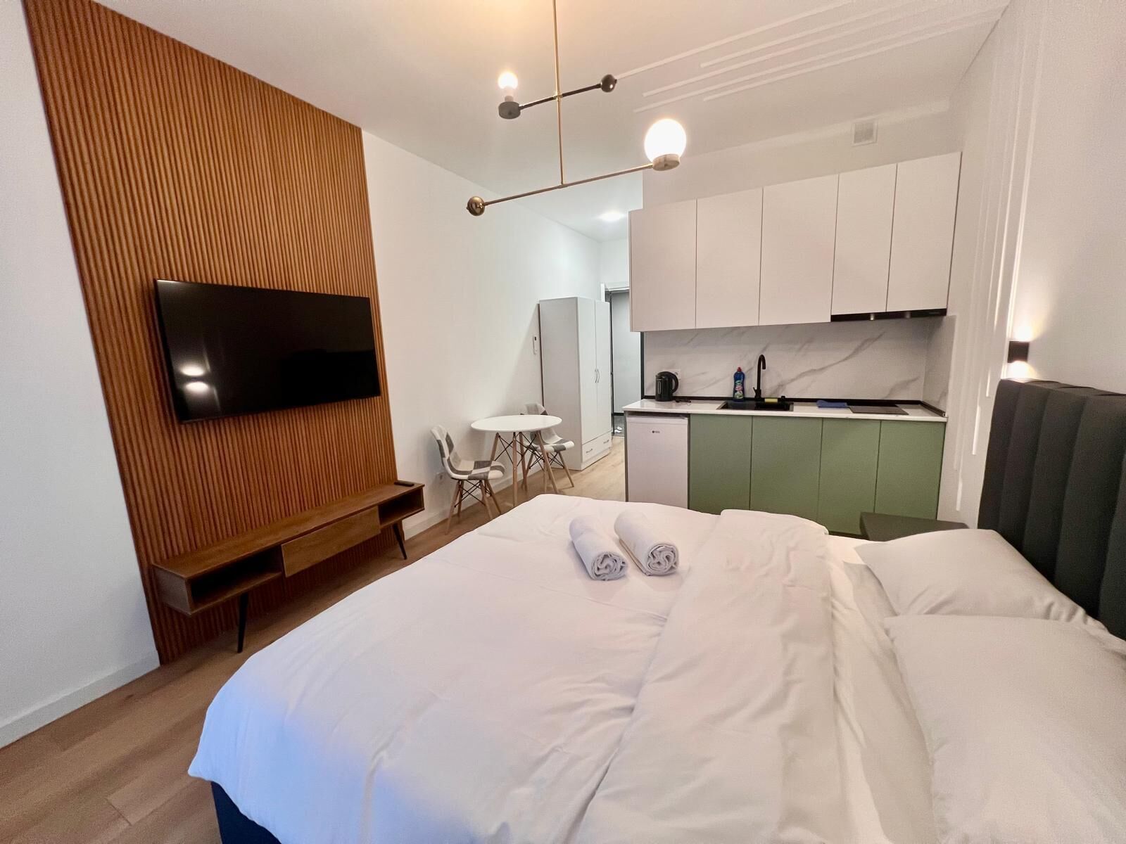 Design Studio | Laptop workspace, free WiFi, bed sheets