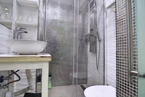 Bathroom - Apartamentos Marques de la Merced (Málaga)