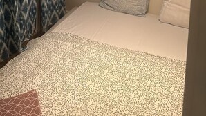 A bedroom with a bed, patterned curtains, and a large jungle-themed wall mural. - Apartment Close to Stockholm City (Hägersten)