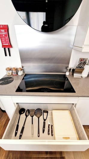 Køleskab, mikrobølgeovn, ovn, opvaskemaskine