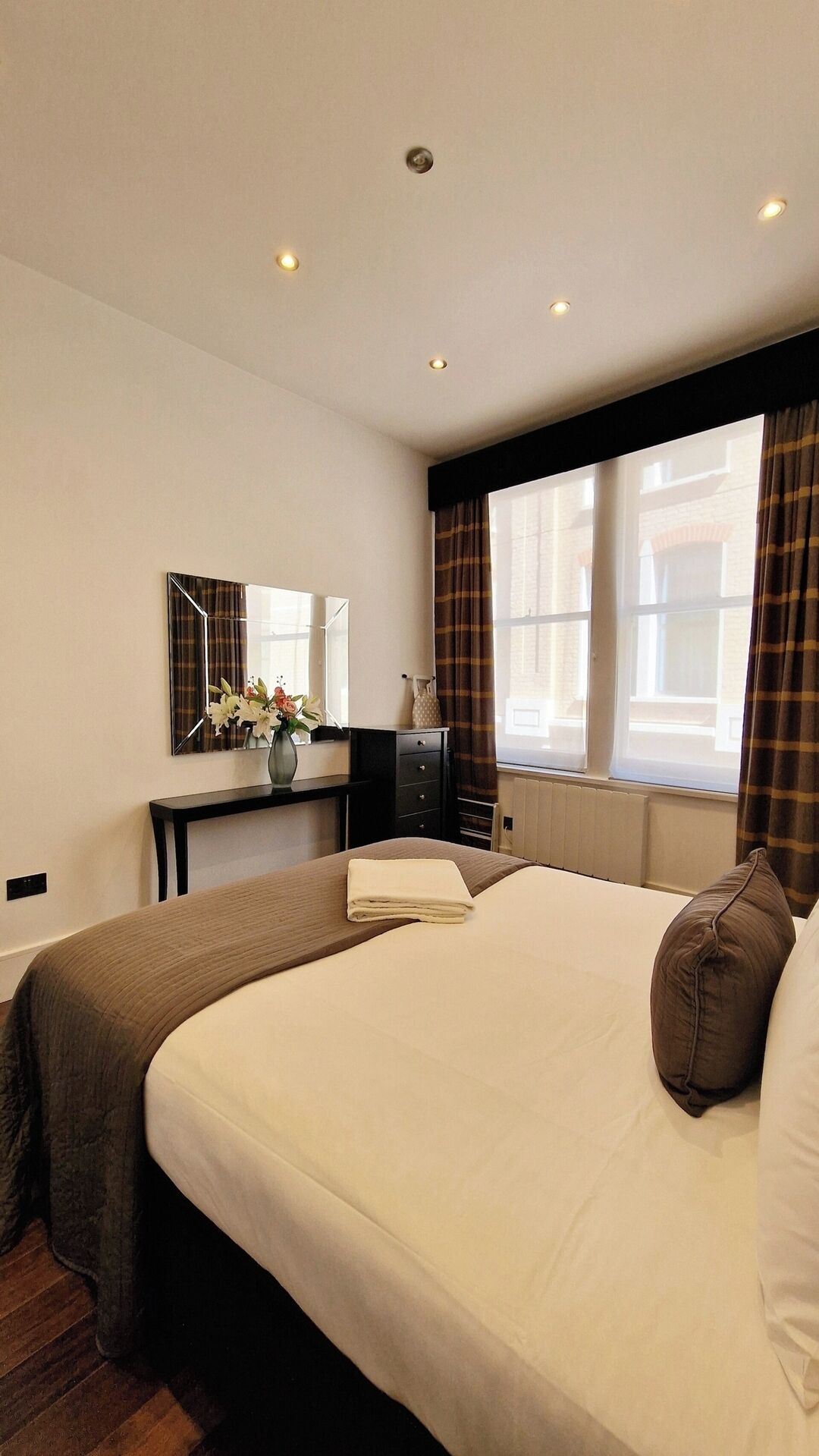 1 habitación, tabla de planchar con plancha y wifi 