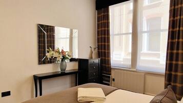 1 habitación, tabla de planchar con plancha y wifi