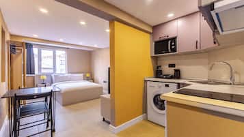 Berlin Suite | Iron/ironing board, free WiFi