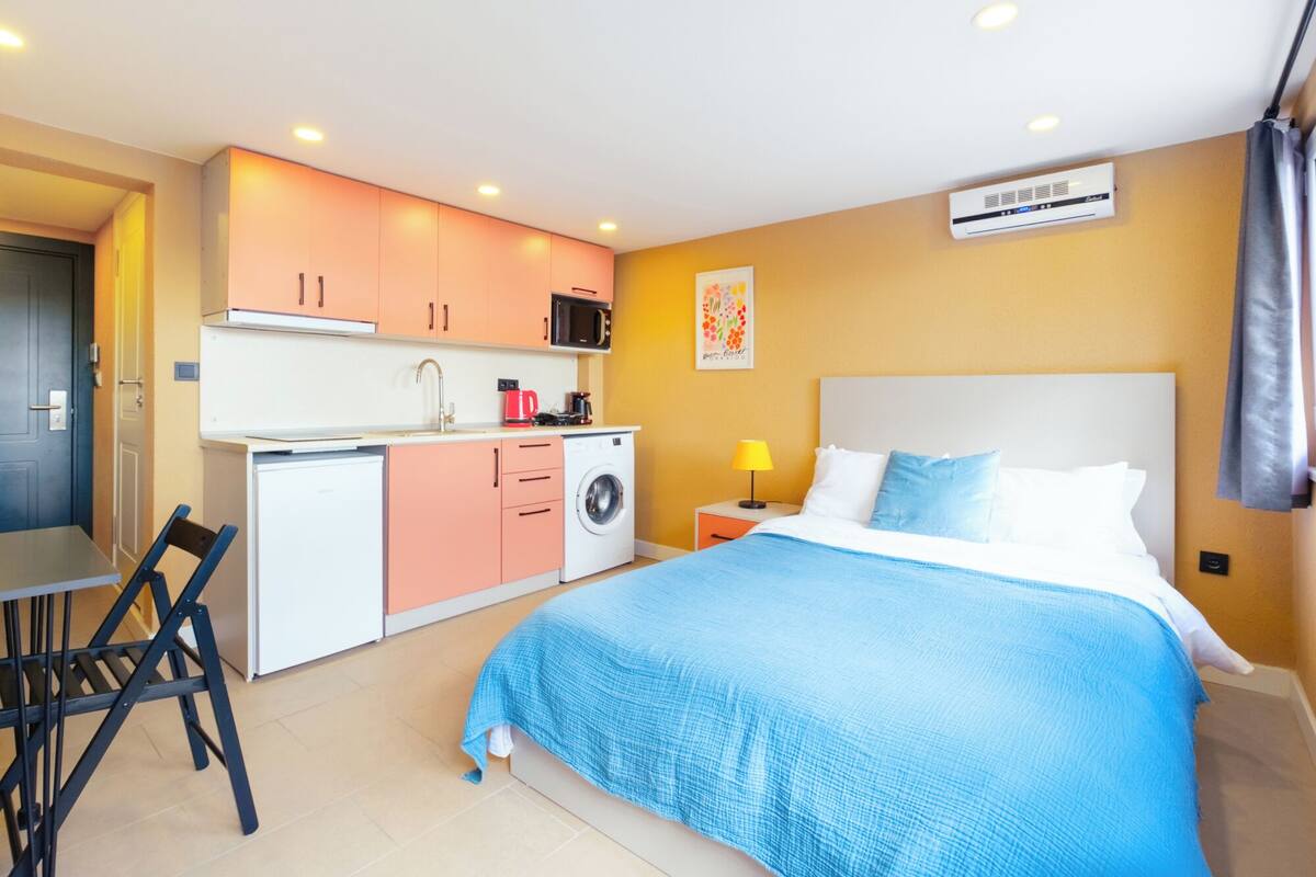 Iron/ironing board, free WiFi