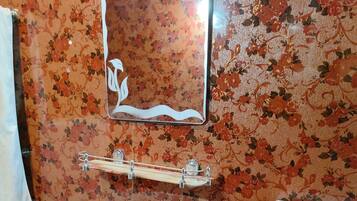 Standard Room | Bathroom | Shower, bidet, soap