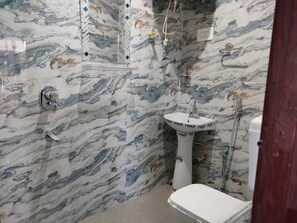 Standard Single Room | Bathroom