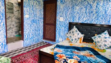 Deluxe Double Room | Desk, free WiFi, bed sheets