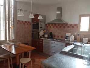 雪櫃、微波爐、焗爐、爐具