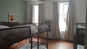 8 sovrum, skrivbord, strykjÀrn/strykbrÀda och resesÀng