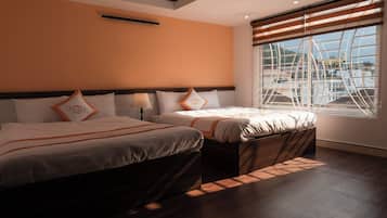 Desk, laptop workspace, soundproofing, free WiFi