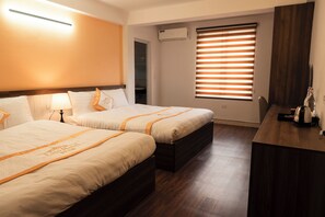 Family Double Room, 2 Queen Beds | Desk, laptop workspace, soundproofing, free WiFi - Lito Hotel Central Sapa (Sa Pa)