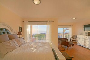 4 habitaciones, escritorio, tabla de planchar con plancha y wifi 
