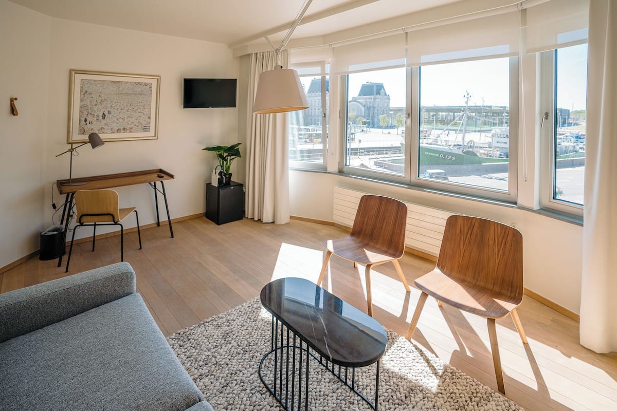 Luxury Suite | Living area | 45-inch flat-screen TV with digital channels