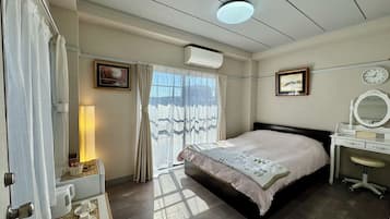 Egyptian cotton sheets, premium bedding, blackout curtains, free WiFi