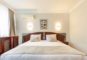 Rom – standard, ikke-røyk, byutsikt | Allergitestet sengetøy, minibar, wi-fi (inkludert) og sengetøy