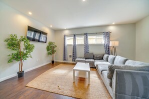 Apartment (3 Bedrooms) | Interior - Tukwila Townhome: 12 Mi to Seattle! (Tukwila)