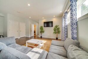 Apartment (3 Bedrooms) | Interior - Tukwila Townhome: 12 Mi to Seattle! (Tukwila)