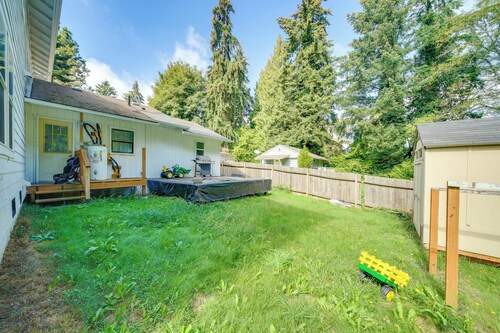 Tukwila Townhome: 12 Mi to Seattle!