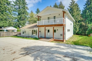 Interior - Tukwila Townhome: 12 Mi to Seattle! (Tukwila)