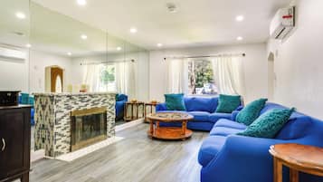 Apartment (2 Bedrooms) | Front of property
