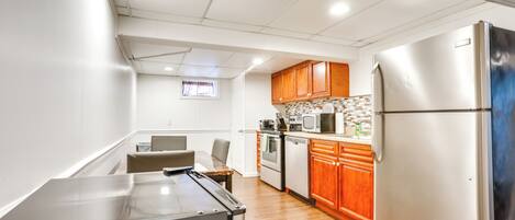 Apartment (2 Bedrooms) | Private kitchen | Microwave, oven, stovetop, dishwasher