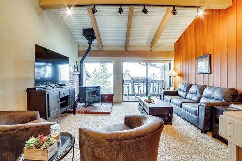 Walk to Ski Lift: Mtn-view Condo in Mammoth Lakes