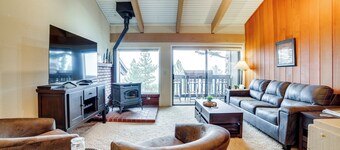 Walk to Ski Lift: Mtn-view Condo in Mammoth Lakes