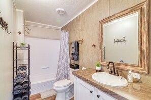 House (3 Bedrooms) | Interior - 2 Mi to Lake Cumberland: Family-friendly Retreat! (Jamestown)