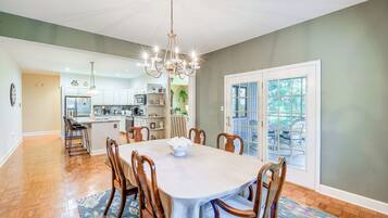 House (3 Bedrooms) | Interior