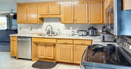 Game Room, 20 Mi to Nashville: Smyrna Home