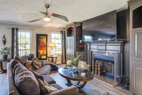 Interior - Game Room, 20 Mi to Nashville: Smyrna Home (Smyrna)