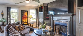 Game Room, 20 Mi to Nashville: Smyrna Home