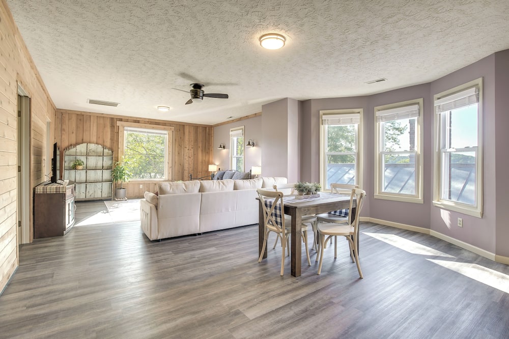 Downtown Condo ~ 23 Mi to Hocking Hills State Park - Bremen, OH