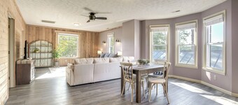 Downtown Condo ~ 23 Mi to Hocking Hills State Park