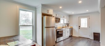 Walk to Winery: Holt Home 8 Mi to State Park!