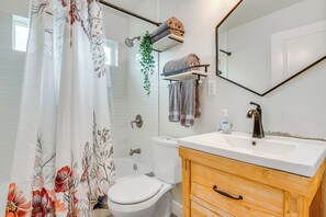 Cottage (3 Bedrooms) | Interior - 10 Mi to Dtwn LA: Cat-friendly Rosemead Cottage (Rosemead)