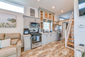 House (1 Bedroom) | Interior - Waterfront Lake Norman Cabin w/ Screened Porch! (Sherrills Ford)