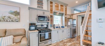 Waterfront Lake Norman Cabin w/ Screened Porch!